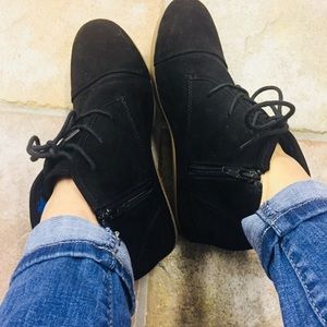 Faux Suede Zip ankle booties fit women 7.5